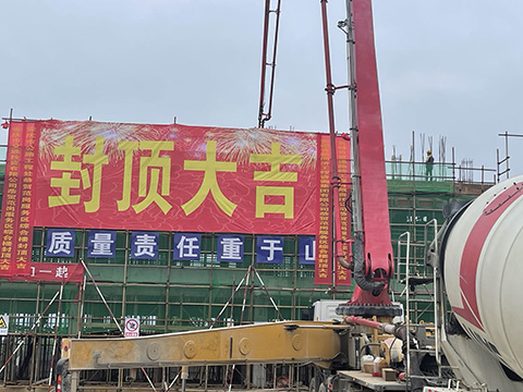 G206范崗服務(wù)區(qū)綜合樓順利封頂