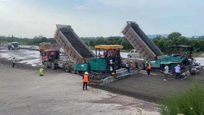 S366合六南通道建設(shè)工程03標主線基層水穩(wěn)順利完工