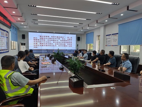 營(yíng)嶺隧道臨時(shí)黨支部組織觀看正風(fēng)反腐警示教育片