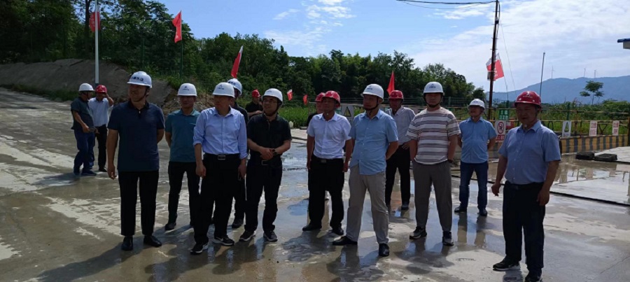 省質(zhì)安中心劉滎博士一行到營嶺隧道項目檢查指導工作
