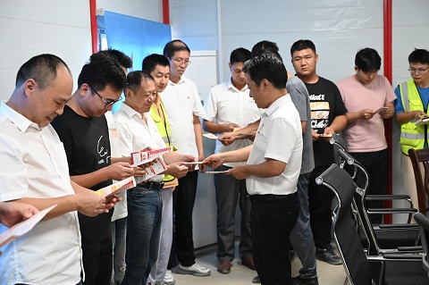公路工程處黨支部開展送廉潔到項目活動