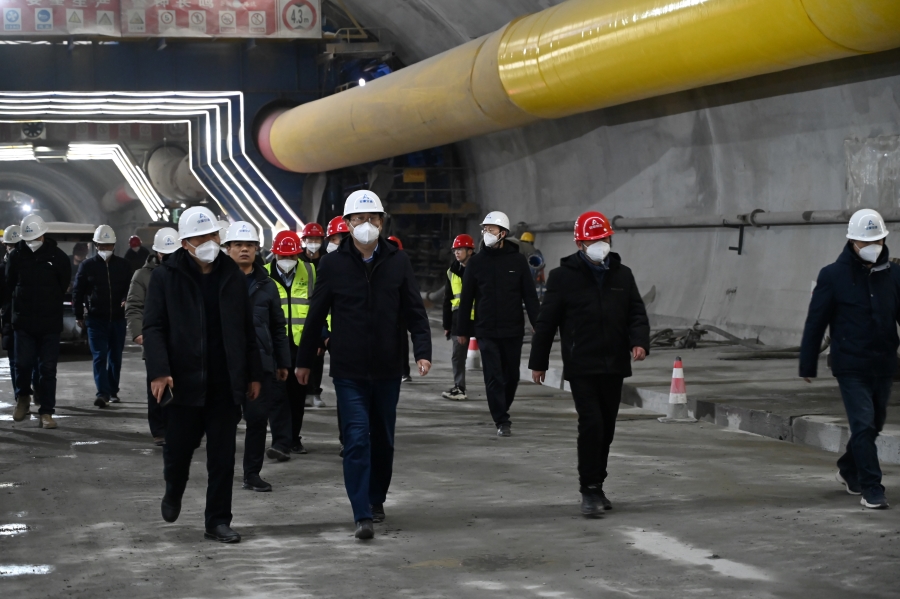 安徽省交通運輸廳黨組成員、副廳長孫東根一行赴S22天天高速營嶺隧道項目督導(dǎo)安全生產(chǎn)工作